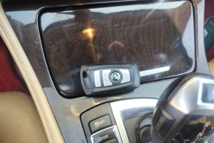 Used BMW 5 Series 2014 528Li Leading Model
