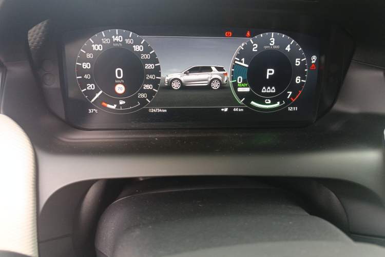 Used Land Rover Discovery Sport New Energy 2023 1.5T P300e Plug-in Hybrid Electric Version Odometer Close Up