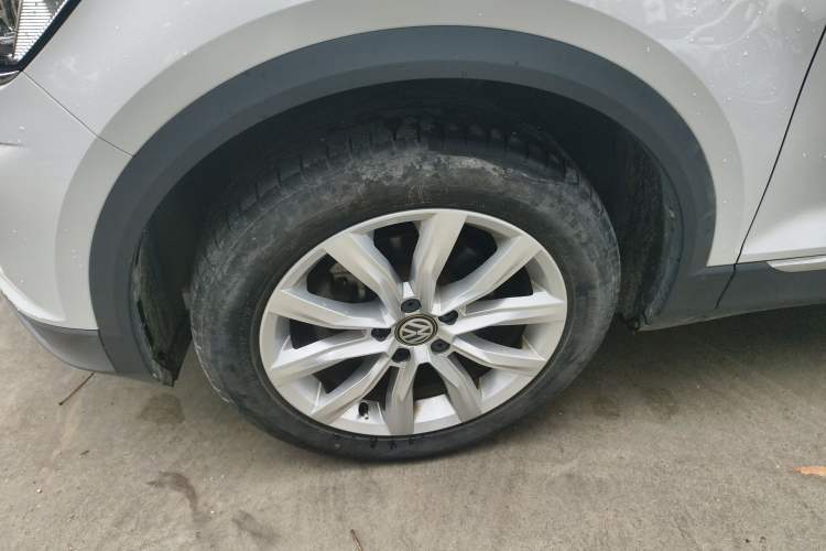 Used Volkswagen T-ROC 2019 230TSI DSG Two-Wheel-Drive Advanced Version China VI Standard Left Front Wheel Hub