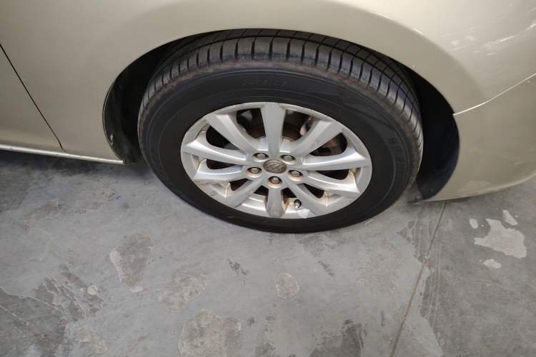 Used Buick GT 2010 GT 1.6L Automatic Fashion Edition Right Front Wheel Hub