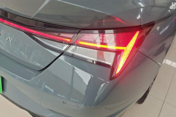 Used Hyundai Elantra 2021 1.5L CVT LUX Prestige Edition
