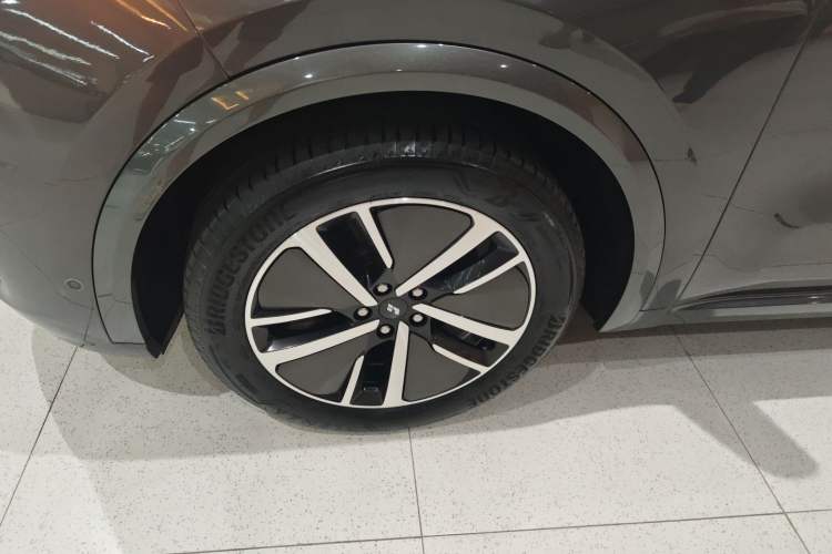 Used Li Auto L8 2024 Pro Model Left Front Wheel Hub