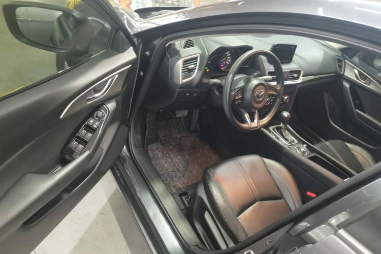 Used Mazda 3 Axela 2019 Cloud-Controlled Version Hatchback 1.5L Automatic Luxury Model Emission Standard China V Interior 3