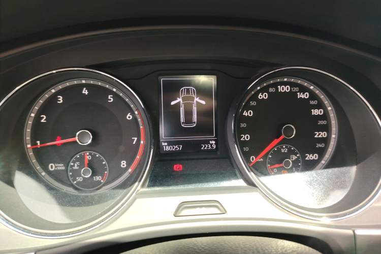 Used Volkswagen Teramont 2017 530 V6 Four-Wheel Drive Luxury Edition Instrument Cluster