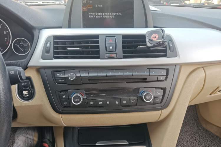 Used BMW 3 Series 2013 320i Sport Edition Audio And AC Panel