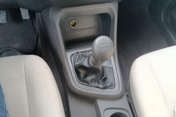 Used Wuling Hongguang V 2020 1.2L Jingqu Edition Window-Sealed Vehicle China VI LSI
