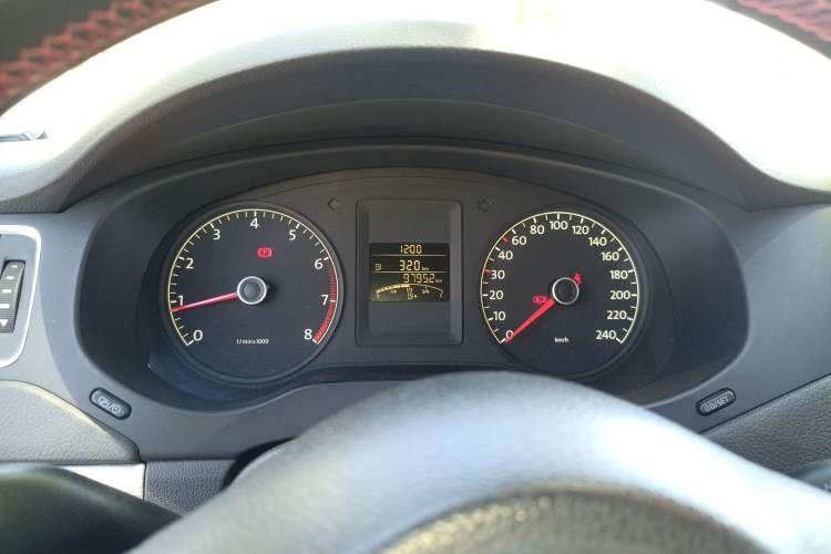 Used Volkswagen Sagitar 2012 1.6L Manual Comfort Model Instrument Cluster