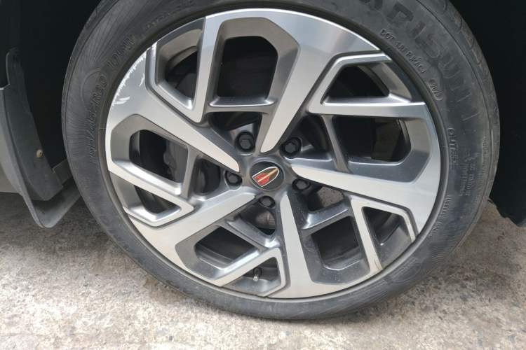 Used Hongqi HS7 2022 2.0T DCT Two-Wheel Drive Smart Connect Flagship Edition Five Seats Right Front Wheel Hub