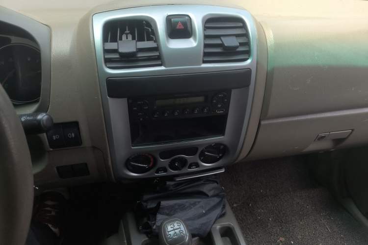 Used JMC Baodian 2016 2.8T New Value-Added Diesel Two-Wheel Drive Standard Version Long Wheelbase – JX493ZLQ4G Audio And AC Panel