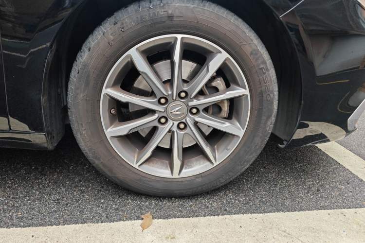 Used Acura TLX-L 2018 2.4L Comfort Edition Right Front Wheel Hub