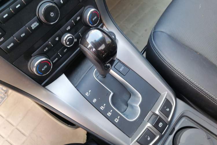 Used Chevrolet Captiva 2015 2.4L 4x4 Flagship Edition 7-Seater