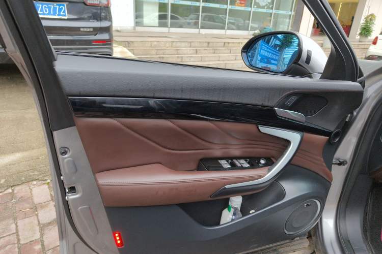 Used Wey VV7 2017 2.0T Flagship Model
