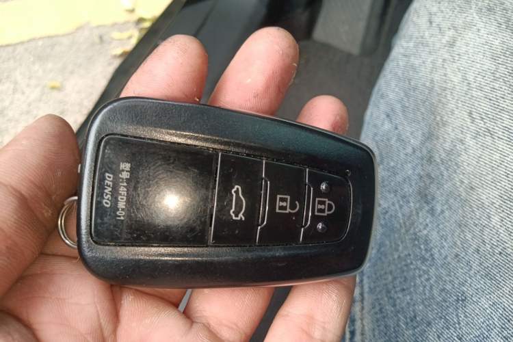 Used Toyota Avalon 2019 2.0L XLE Premium Edition China VI Vehicle Key