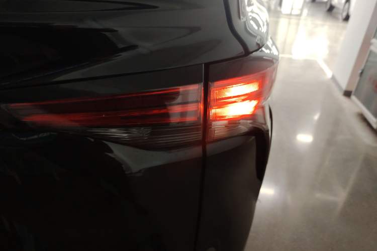 Used Toyota Granvia 2022 2.5L Hybrid Premium Edition Right Rear Taillight