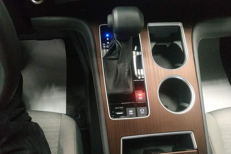 Used Toyota SIENNA 2026 Model 2.5L Dual-Engine Two-Wheel-Drive Comfort Edition Gear Lever