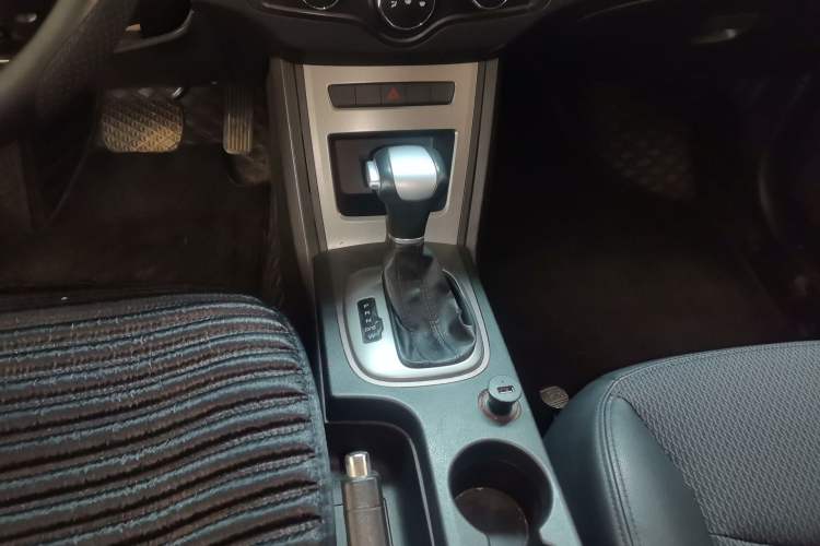 Used Roewe 350 2014 1.5L Automatic Xunyue Version Gear Lever