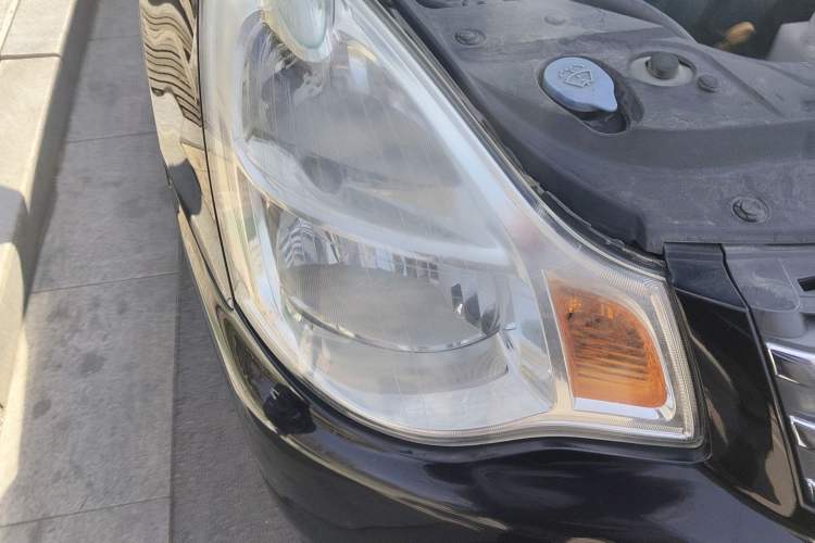 Used Nissan Sylphy 2012 Classic 1.6XE Manual Comfort Edition Right Front Headlight