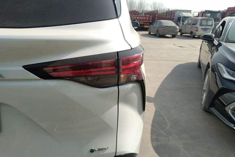 Used Toyota Granvia 2024 2.5L Hybrid Prestige ULTRA Edition
