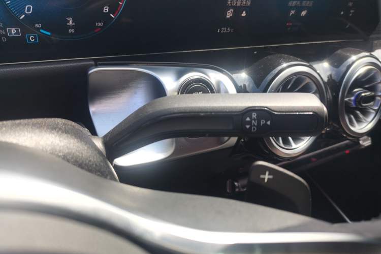 Used Mercedes-Benz GLB 2023 GLB 220 Sport Edition Gear Lever