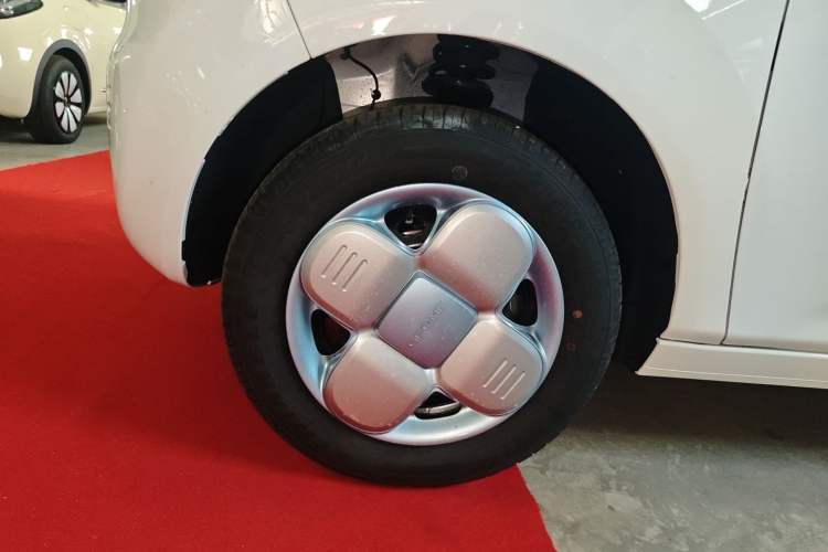 Used Geely Galaxy Panda 2024 Panda Mini 200km Endurance Bear Left Front Wheel Hub