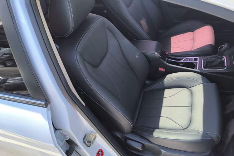 Used Geely Auto Emgrand 2017 Sedan Million Edition 1.5L CVT Upward Connectivity Version
