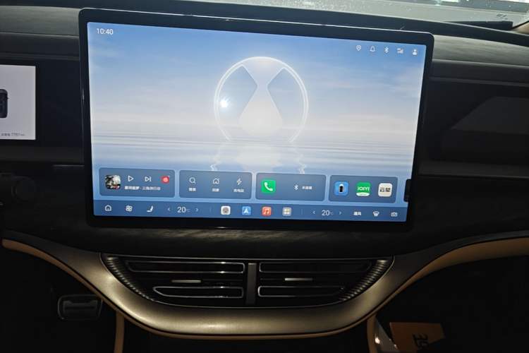 Used Denza D9 2025 DM-i Intelligent Drive 1020 Four-Wheel Drive Prestige Model
