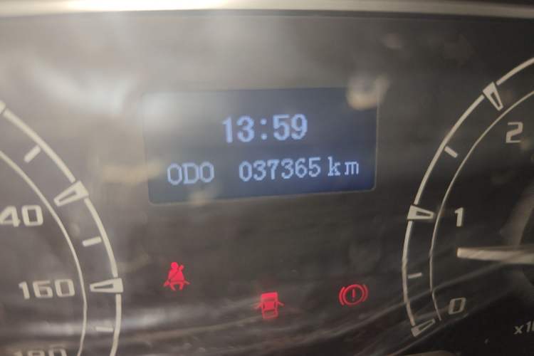 Used SAIC MAXUS Xintu V80 2019 2.5T Classic Model 6-Speed Manual Aotong Long Wheelbase Mid-Height 7-Seater