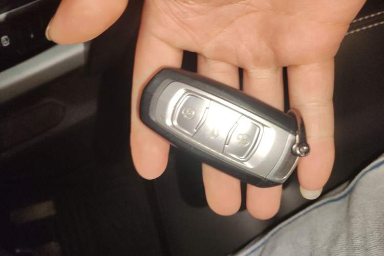 Used Geely Auto Emgrand X7 Sport 2016 2.0L Manual Smart Connect Version