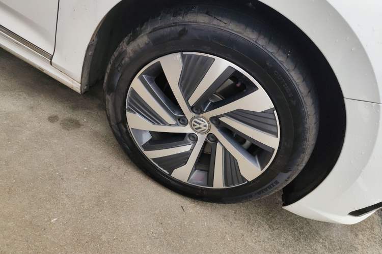 Used Volkswagen Passat New Energy 2019 430 PHEV Hybrid Luxury Edition Right Front Wheel Hub