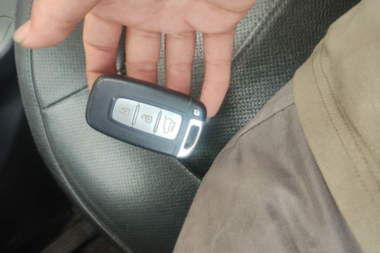 Used Hyundai ix35 2013 2.0L Automatic Two-Wheel Drive Smart GLS China IV Standard