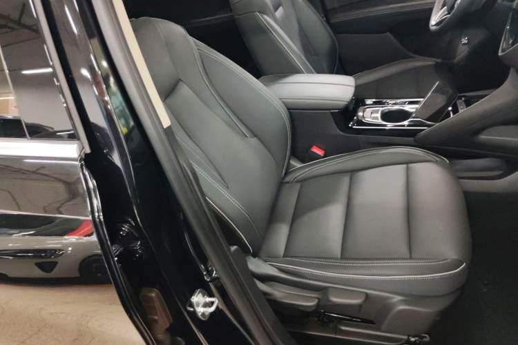 Used Buick Envision 2022 Encore S 652T Two-Wheel-Drive Luxury Model Right Front Seat