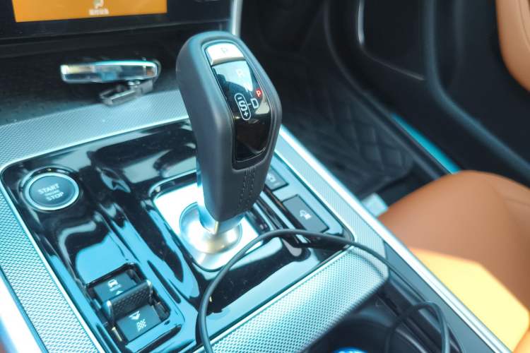 Used Jaguar XEL 2025 2.0T 250 PS R-DYNAMIC 90th Anniversary Edition