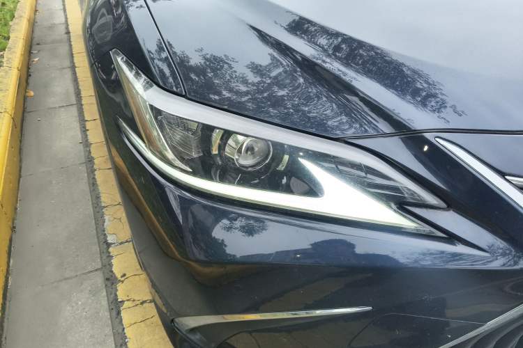 Used Lexus ES 2020 300h Premier Edition
