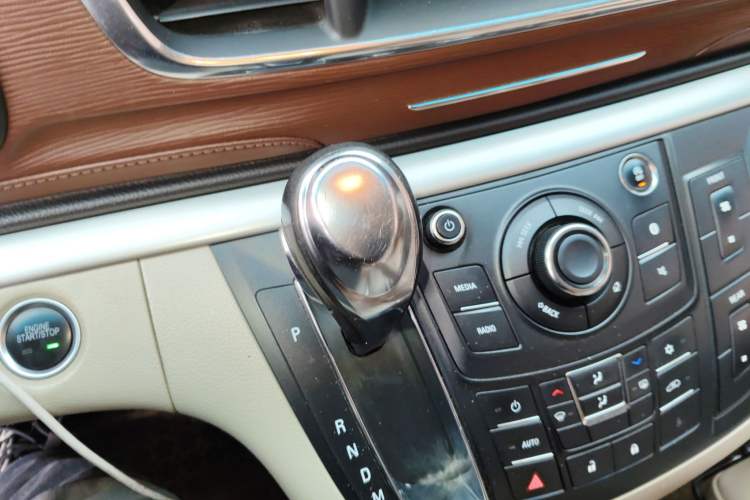 Used Buick GL8 2017 25S Luxury Version China V Standard Gear Lever