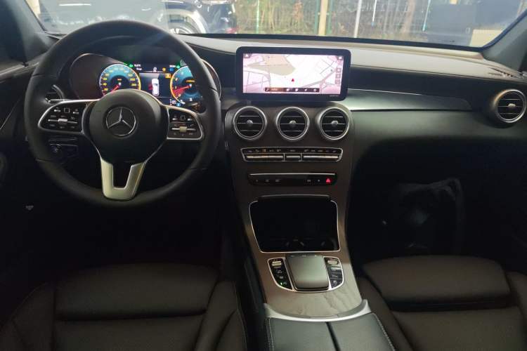 Used Mercedes-Benz GLC 2020 Facelift GLC 260 L 4MATIC Luxury Edition Center Console