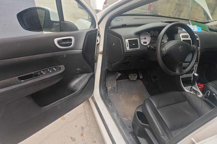 Used Peugeot 307 2013 Hatchback 1.6L Automatic Comfort Edition
