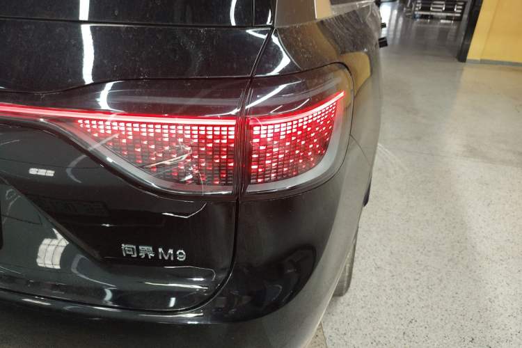 Used Hima AITO M9 2024 Range-Extended Max Edition 42 kWh 6-Seater Version Right Rear Taillight