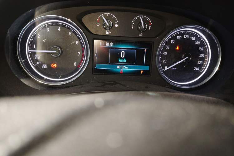 Used Buick LaCrosse 2018 28T Elite Edition Odometer Close Up