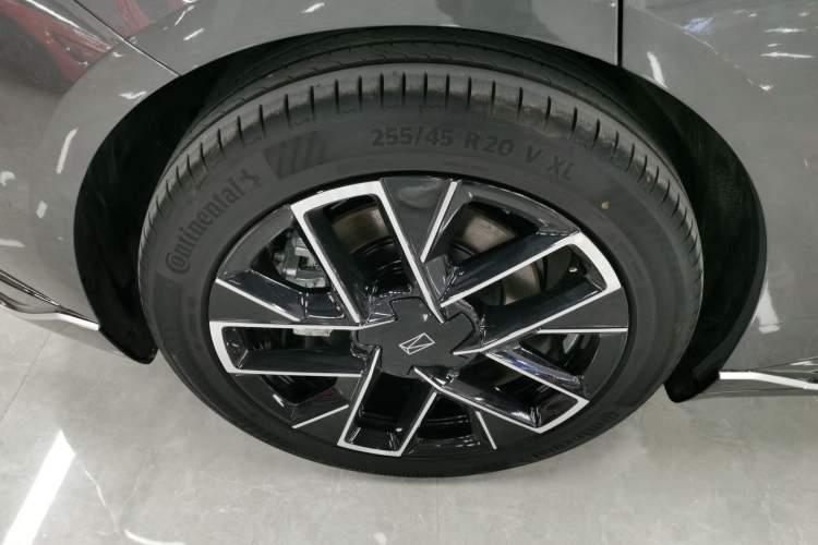 Used Avatr 06 2025 Max All-Electric Version