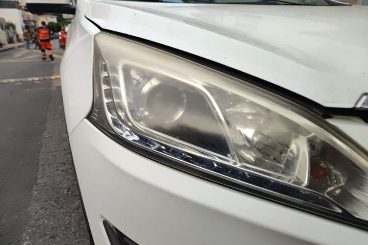 Used Luxgen U6 SUV 2014 1.8T Fashion Edition Right Front Headlight