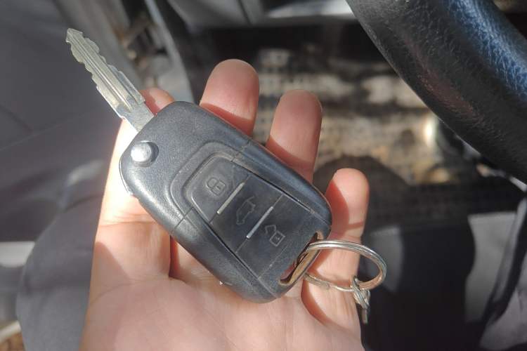 Used SAIC MAXUS Xintu V80 2019 2.5T Classic Model AMT Aoyuntong Long Wheelbase Mid-Roof 7-Seater
