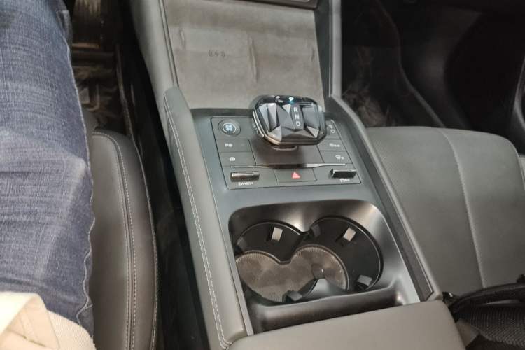 Used BYD Qin L 2025 DM-i Smart Drive 120KM Superior Model Gear Lever