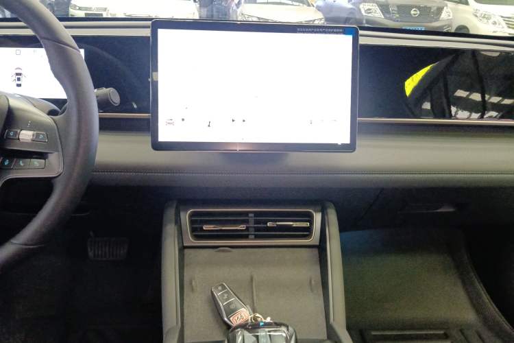 Used BYD Qin L 2025 DM-i Smart Drive 120KM Superior Model
