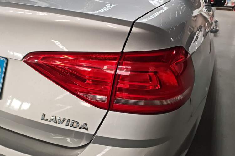 Used Volkswagen Lavida 2015 1.6L Automatic Fashion Edition
