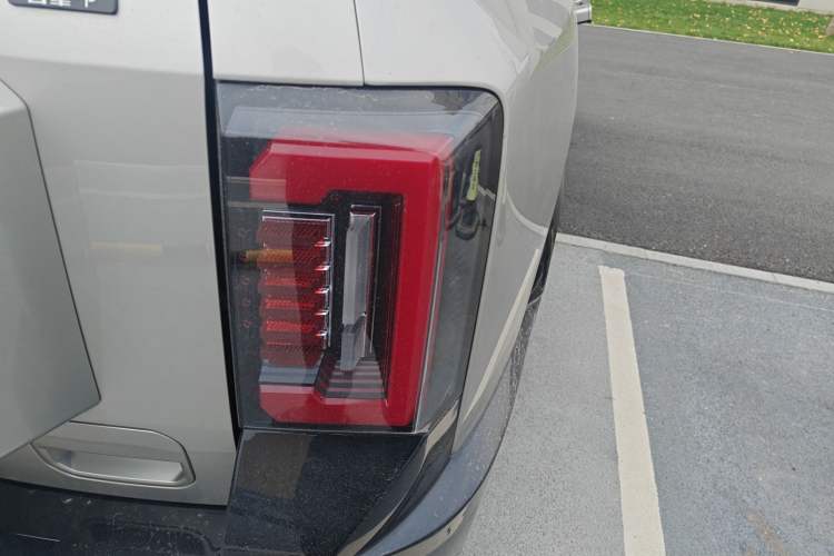 Used Formula Leopard 8 2025 Smart & Brave Flagship Edition 7 Seats