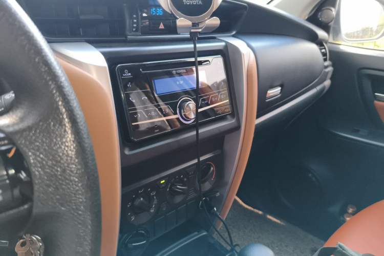 Used Toyota Fortuner  Audio And AC Panel