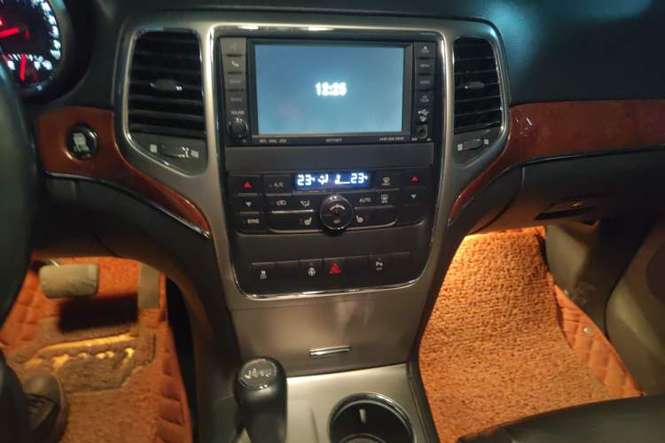 Used Jeep Grand Cherokee 2011 3.6L Luxury Edition
