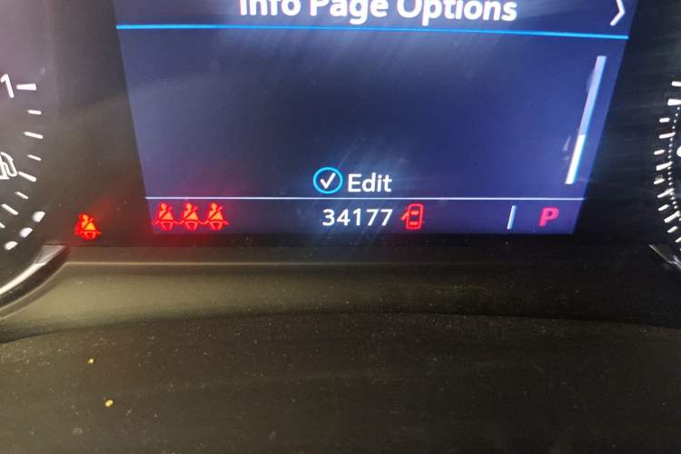 Used Cadillac XT5 2020 28T Luxury Version Odometer Close Up