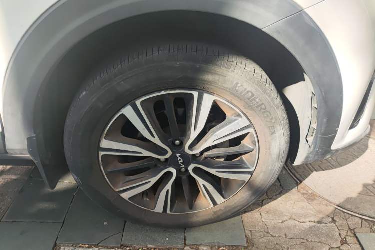 Used Kia kx1 Stonic 2021 1.4L CVT Fun & Sunroof Model
