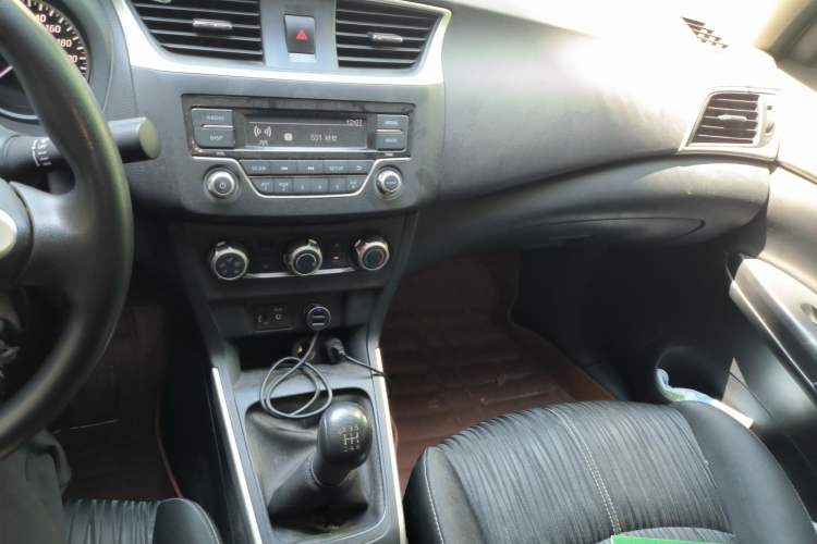 Used Nissan Sylphy 2022 Classic 1.6XE Manual Comfort Edition Audio And AC Panel